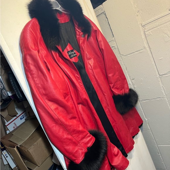 Henig furs long red leather jacket w/ fur trimmings - Picture 7 of 11